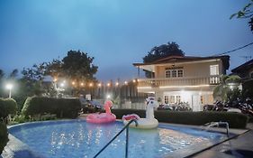 RedDoorz near Taman Safari 2